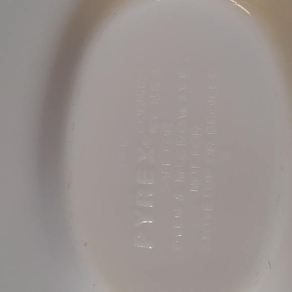 Pyrex gravy boat and plate - Picture 3 of 4